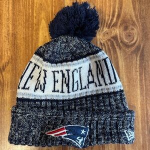 New Era NFL New England Patriots Gray Knit Winter Pom Beanie Unisex OSFA